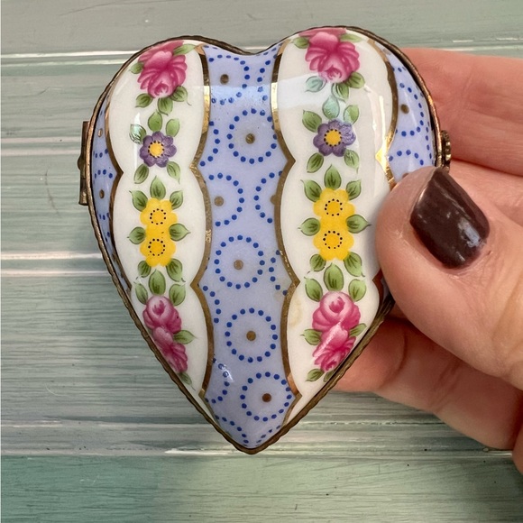 Vintage Limoges (Je t’ aime) Porcelain Floral Heart Box - Picture 2 of 8